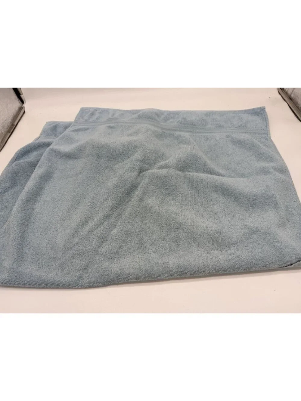 Tommy Hilfiger 100% Cotton Modern American Bath Towel Light Blue 24in x 47 in